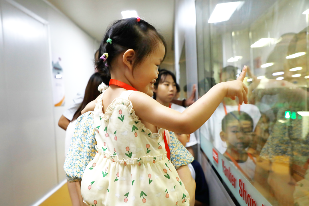 萌娃探班！2025鹽津鋪子員工家人開放日活動正式舉行